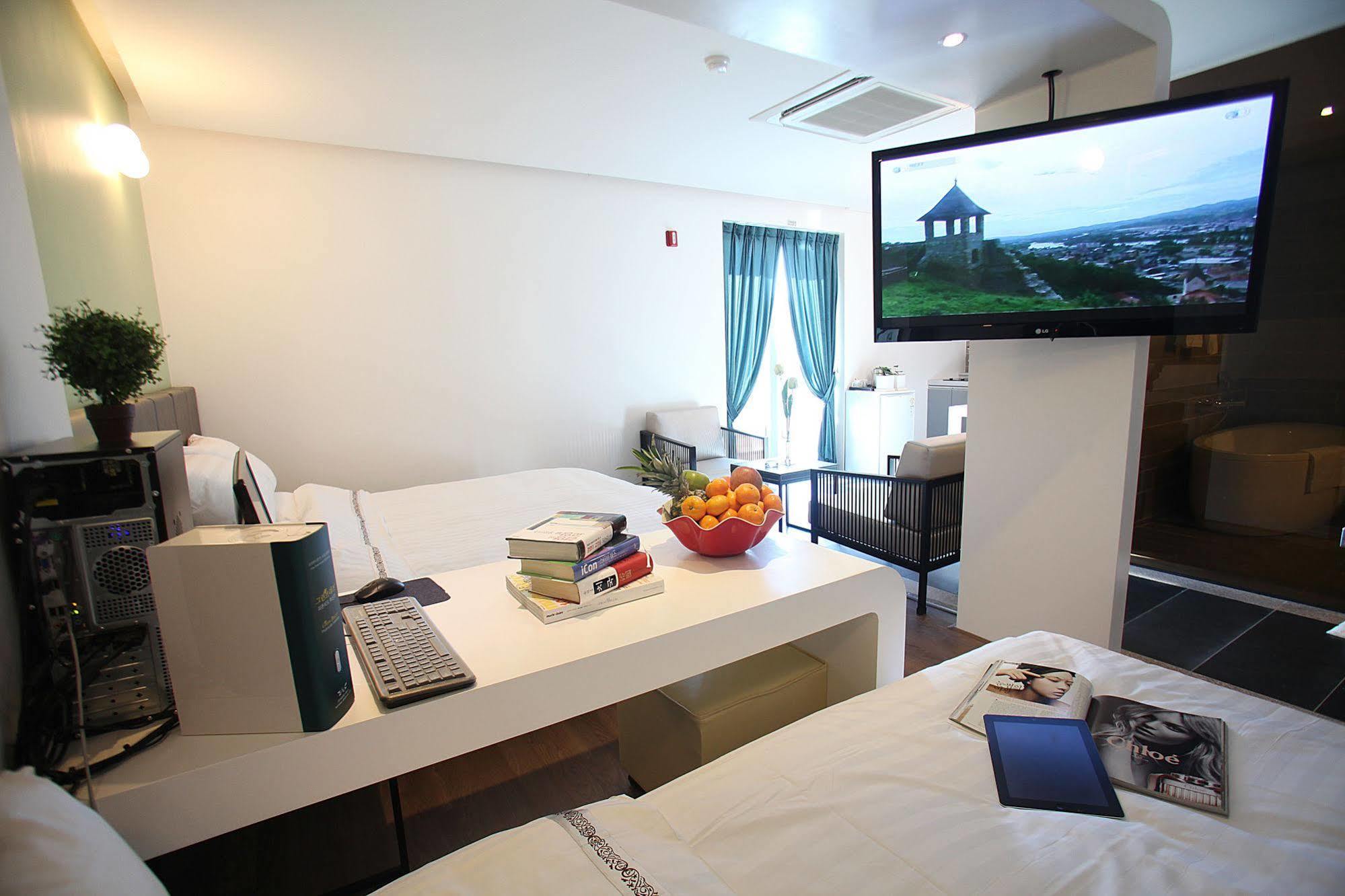 Jeonju Jazz Around Hotel ภายนอก รูปภาพ