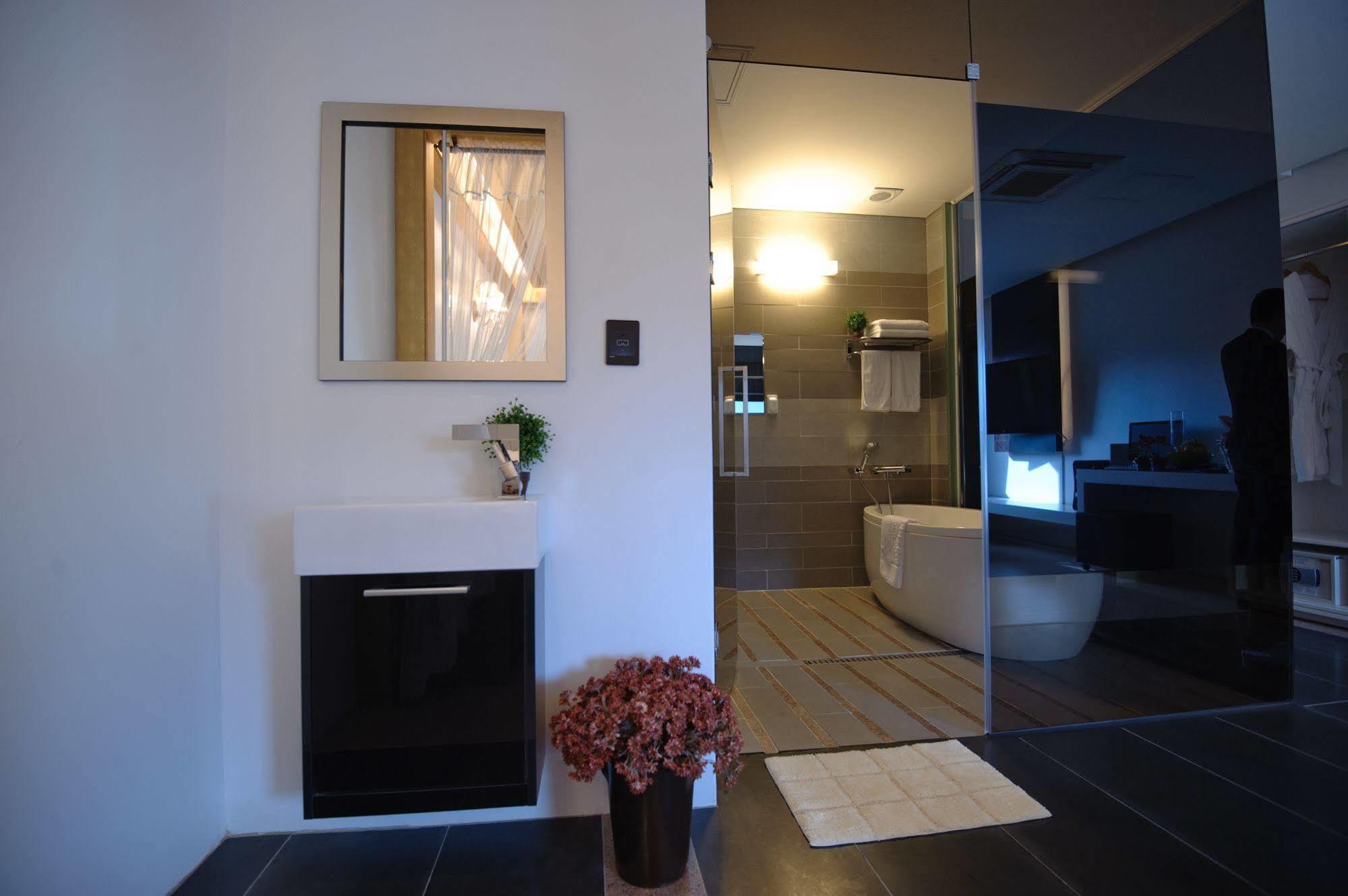Jeonju Jazz Around Hotel ภายนอก รูปภาพ