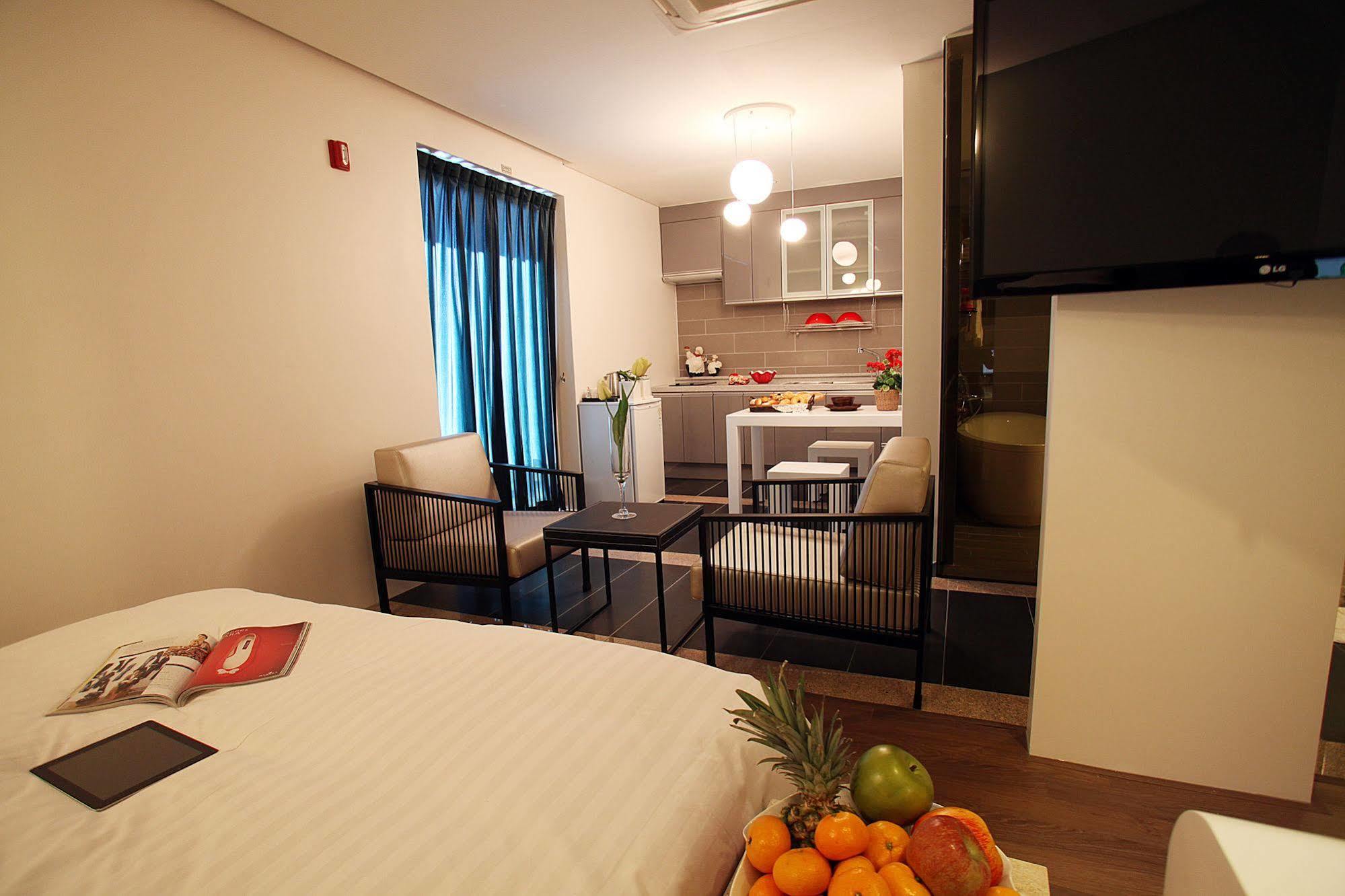 Jeonju Jazz Around Hotel ภายนอก รูปภาพ