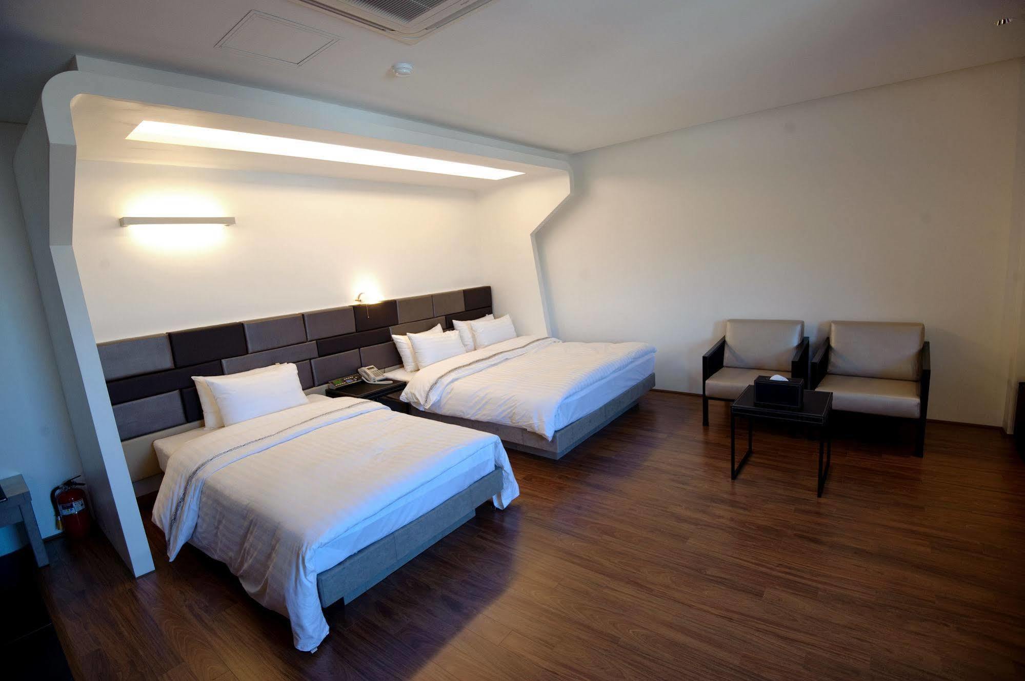 Jeonju Jazz Around Hotel ภายนอก รูปภาพ