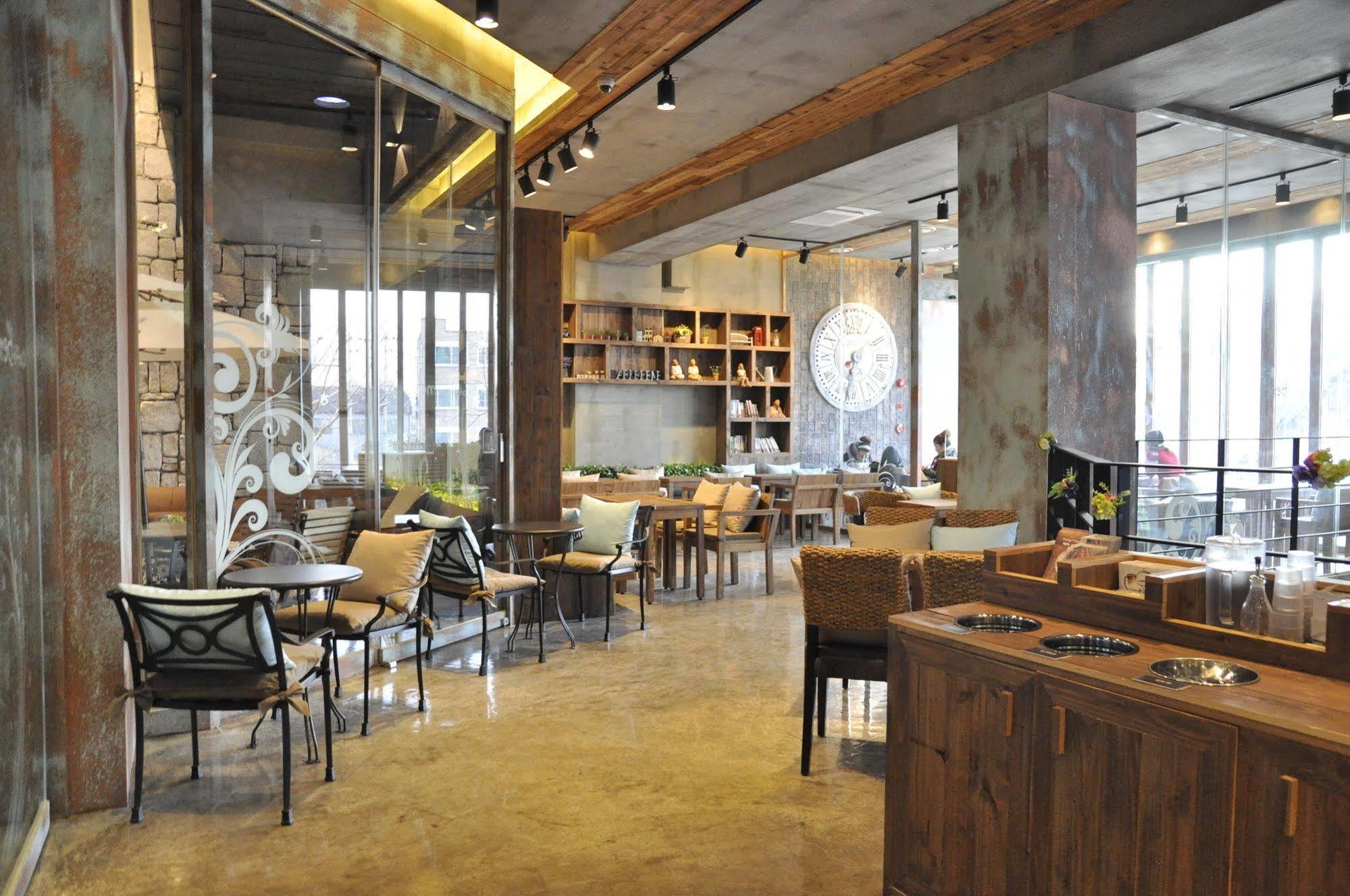 Jeonju Jazz Around Hotel ภายนอก รูปภาพ